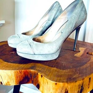 Women’s Michael KORS Grey Suede PLATFORM PUMPS Chrome heel sz 9 Almond toe